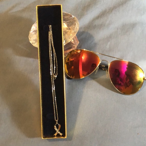 Swarovski necklace just setting in my closet - Picture 3 of 5